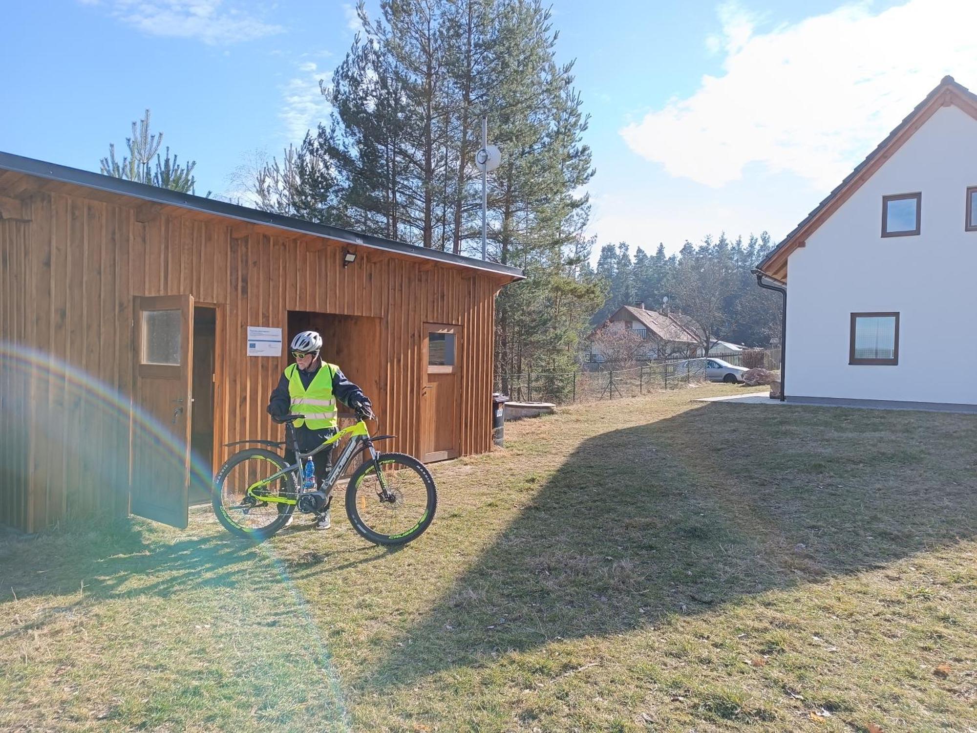 Klidna Lokalita Na Kraji Lesa, Cely Dum S Uschovnu Kol Holiday home *
