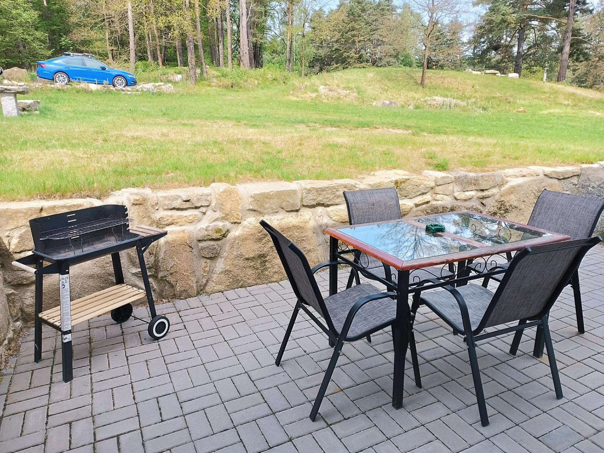 Klidna Lokalita Na Kraji Lesa, Cely Dum S Uschovnu Kol Nova Bystrice