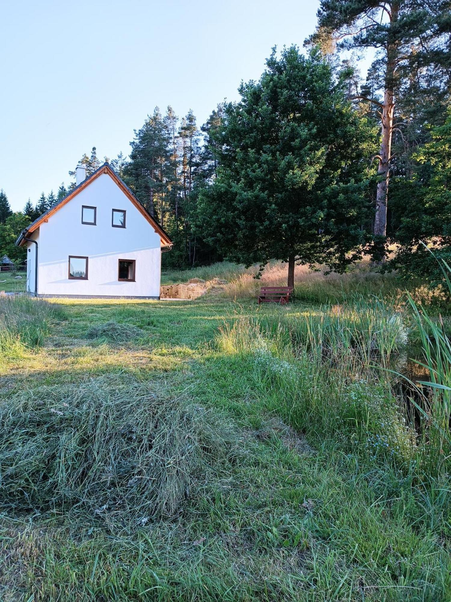 Klidna Lokalita Na Kraji Lesa, Cely Dum S Uschovnu Kol